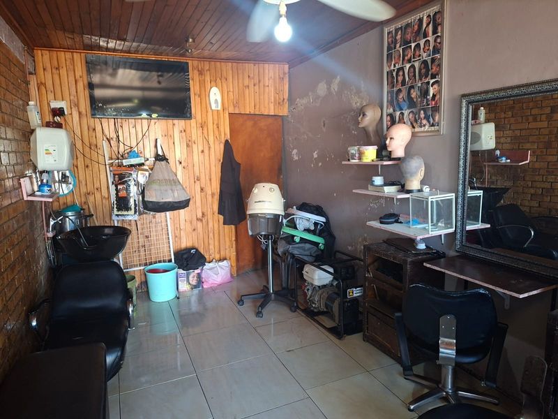 Commercial Building For Sale in Galeshewe, Kimberley - Photo 5