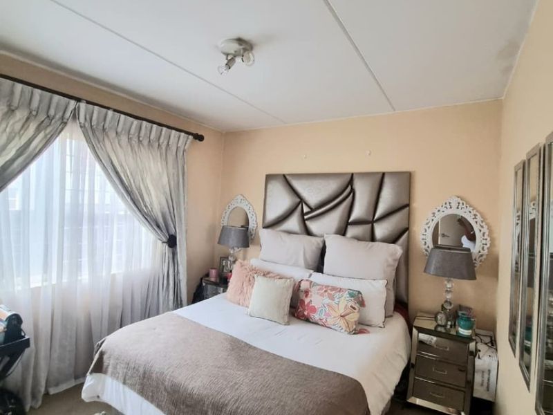 Apartment For Sale in Bardene, Boksburg Saxenburg Complex -Urgent Sale R680000 - Photo 2