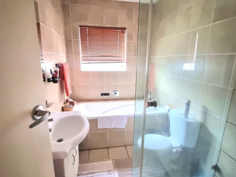 Apartment For Sale in Bardene, Boksburg Saxenburg Complex -Urgent Sale R680000 - Photo 5