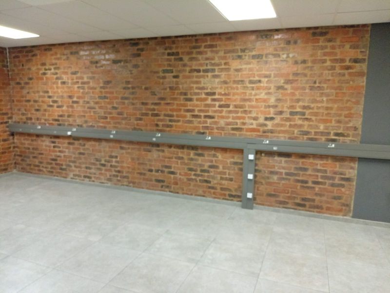 Industrial Unit To Rent - Photo 2