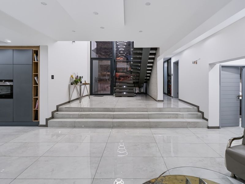 Contemporary 4 Bedroom Luxury Home with Pool, Solar and Panoramic Views | Eye of Africa - Photo 6