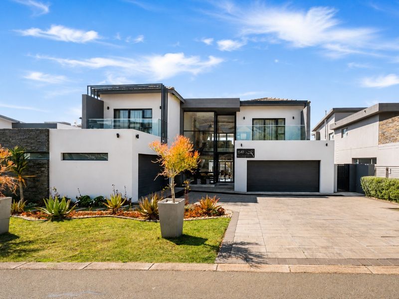 Contemporary 4 Bedroom Luxury Home with Pool, Solar and Panoramic Views | Eye of Africa - Photo 4