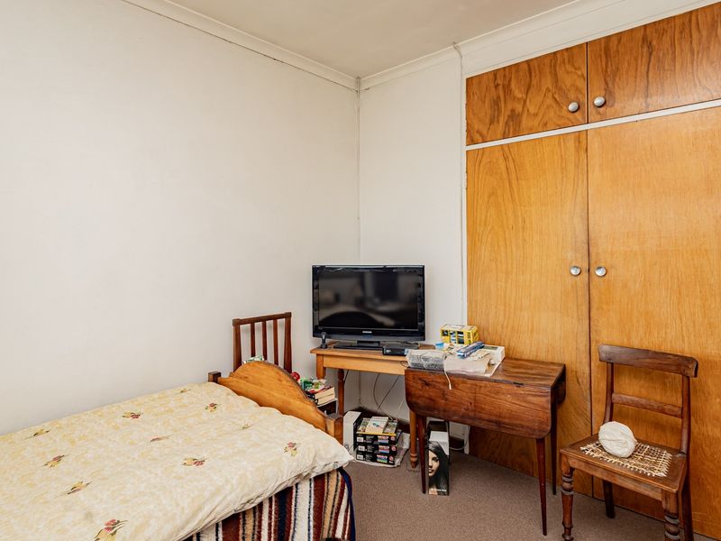Sunny 2-Bedroom Apartment with Mountain Views in Bellville - Photo 8