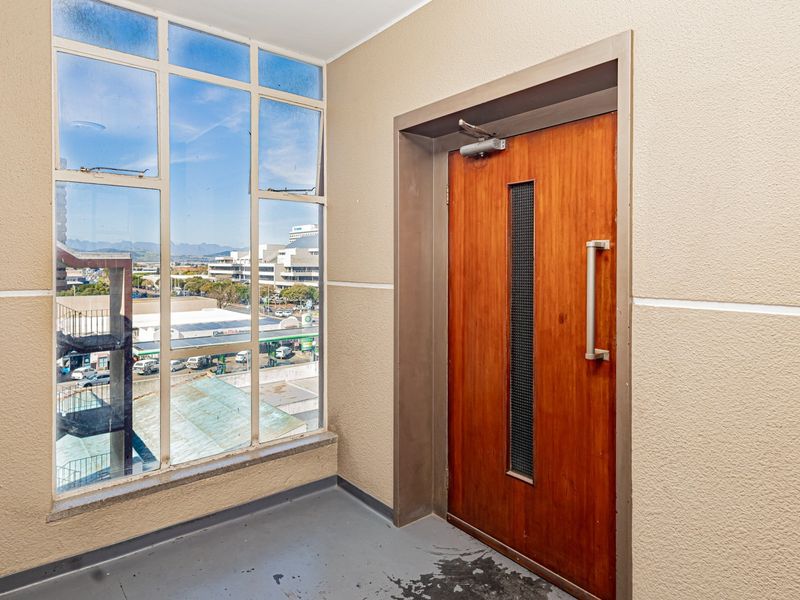 Sunny 2-Bedroom Apartment with Mountain Views in Bellville - Photo 10