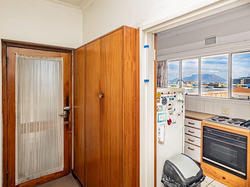 Sunny 2-Bedroom Apartment with Mountain Views in Bellville - Photo 6