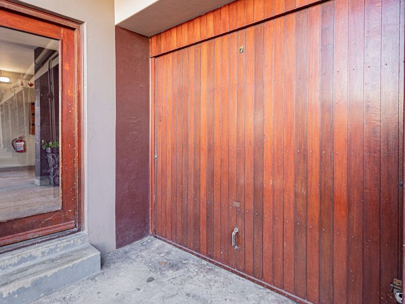 Sunny 2-Bedroom Apartment with Mountain Views in Bellville - Photo 9