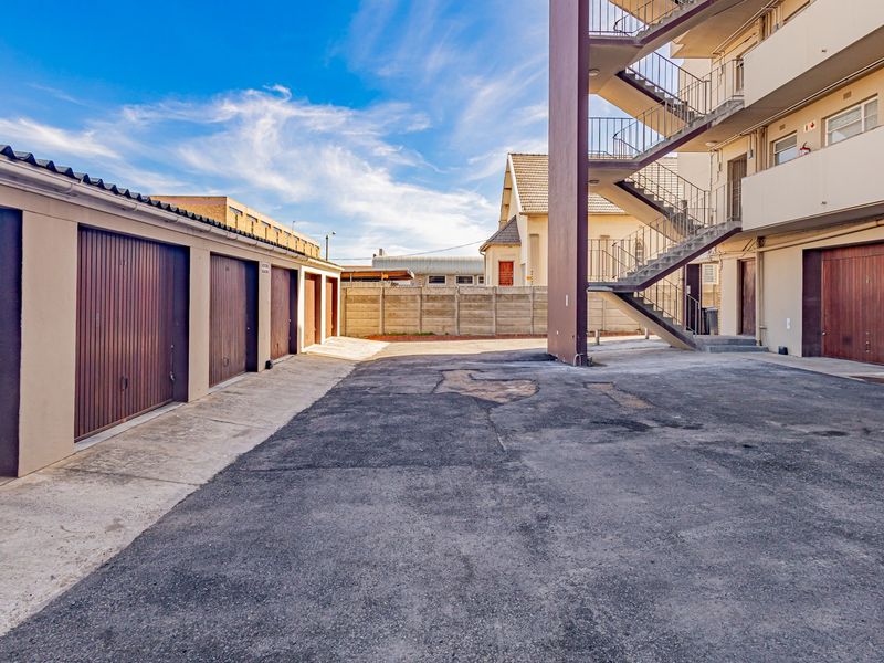 Sunny 2-Bedroom Apartment with Mountain Views in Bellville - Photo 3