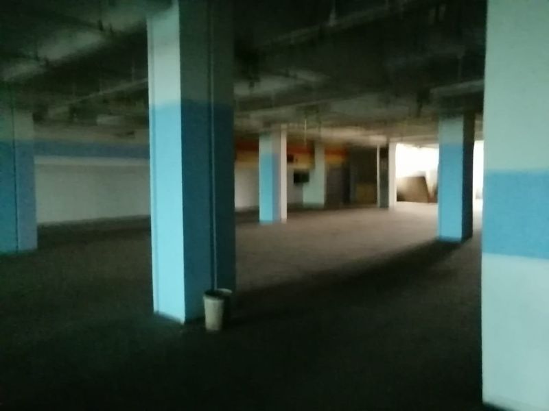 A large, vacant open-plan commercial space featuring structural columns and an unfinished ceiling, suitable for a variety of business fit-out configurations.