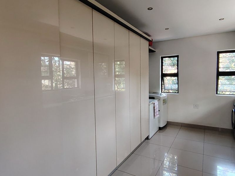 Captivating Open-plan home in a cul-de-sac awaits you - Photo 9
