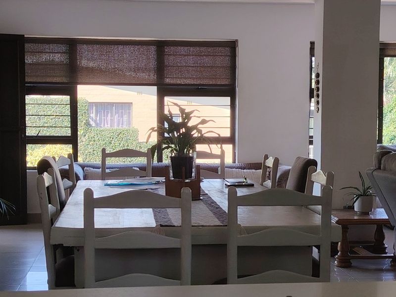 Captivating Open-plan home in a cul-de-sac awaits you - Photo 4