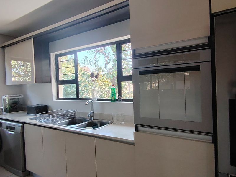 Captivating Open-plan home in a cul-de-sac awaits you - Photo 8