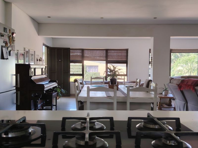 Captivating Open-plan home in a cul-de-sac awaits you - Photo 5