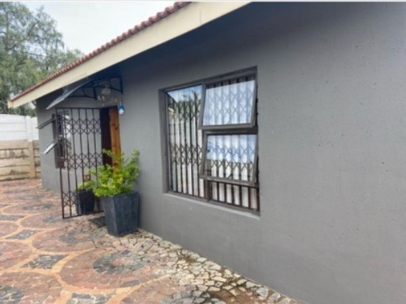 Charming  House For Sale in Nigel Central, Nigel - Photo 10