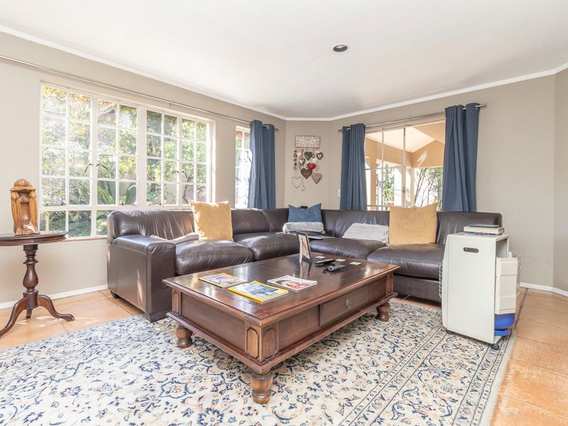 Immaculate 4 Bedroom Family Home with Pool, Backup Power And Water in Secure Woodmead Estate - Photo 4