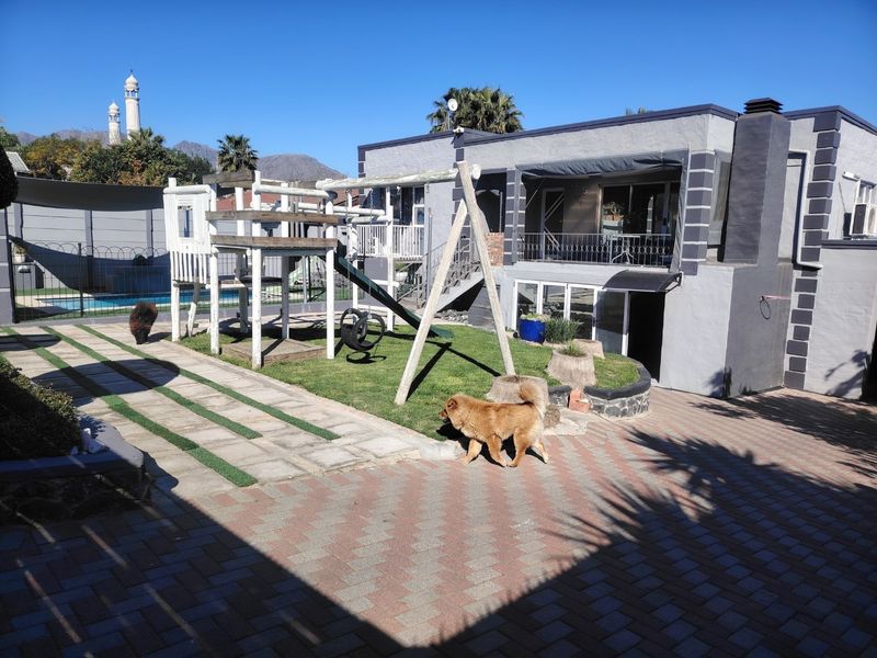 Modern 5 Bedroom House - Entertainer's Dream in Charleston Hill - Photo 5