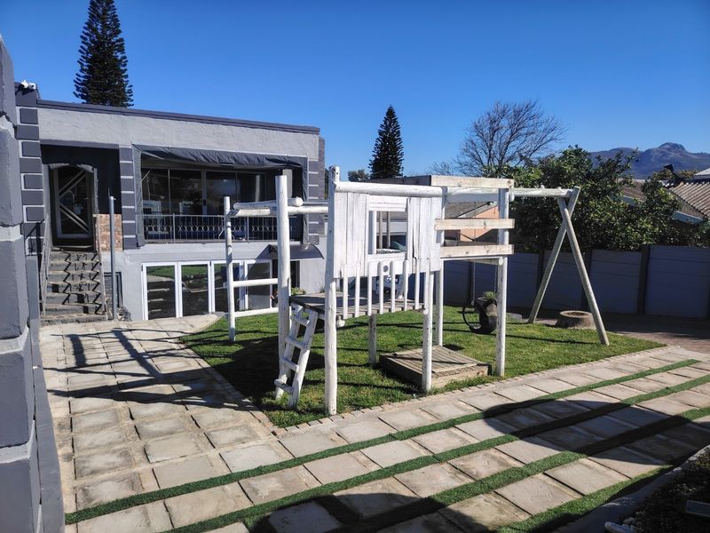 Modern 5 Bedroom House - Entertainer's Dream in Charleston Hill - Photo 4