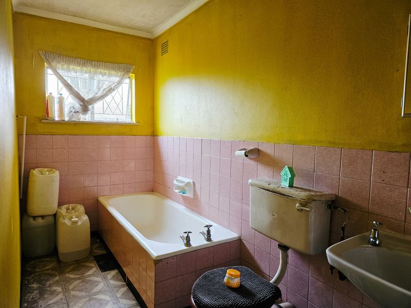 Fixer-Upper with Flatlet on 1,250m2 Stand  in Springfield - Photo 8