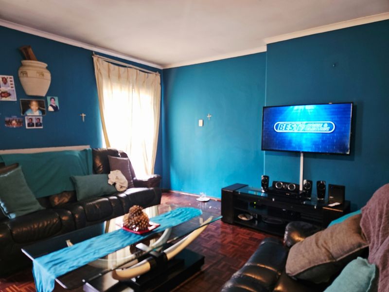 Fixer-Upper with Flatlet on 1,250m2 Stand  in Springfield - Photo 4