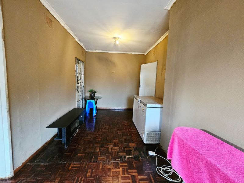 Fixer-Upper with Flatlet on 1,250m2 Stand  in Springfield - Photo 6