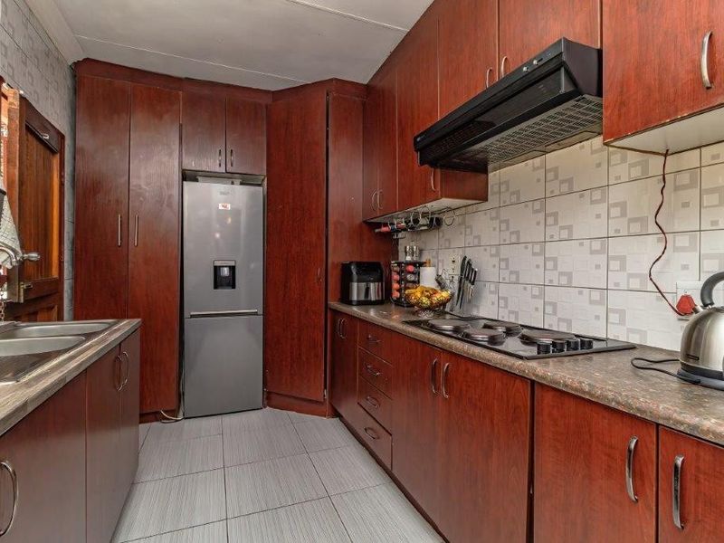 House For Sale in Birch Acres, Kempton Park - Photo 9