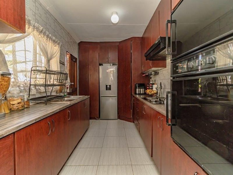 House For Sale in Birch Acres, Kempton Park - Photo 8