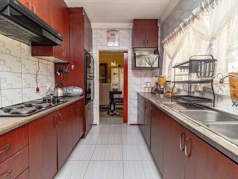 House For Sale in Birch Acres, Kempton Park - Photo 10