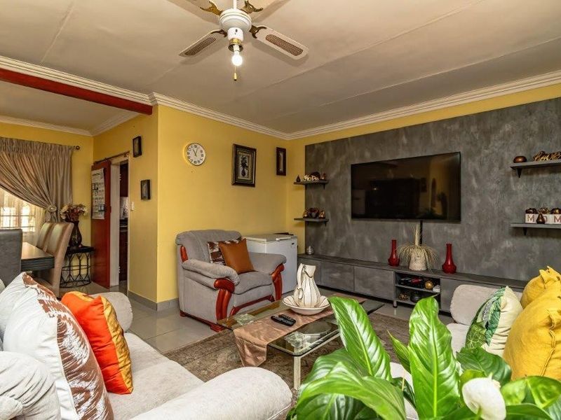 House For Sale in Birch Acres, Kempton Park - Photo 4