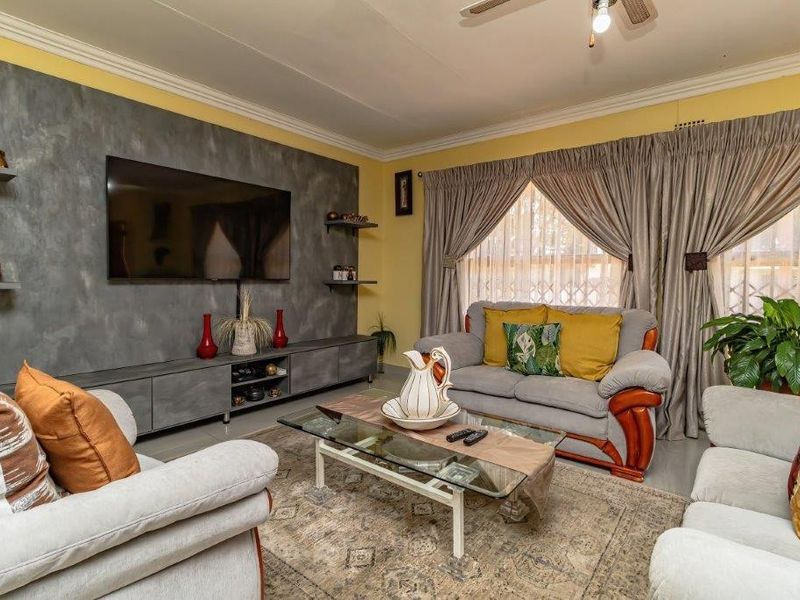 House For Sale in Birch Acres, Kempton Park - Photo 3