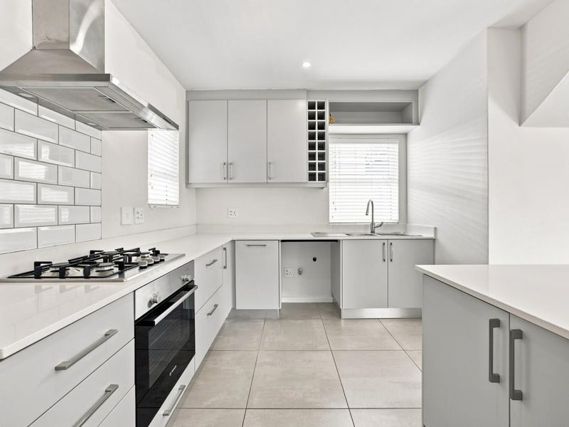 Move-In Ready / Packed with All the Bells and Whistles | 3-Bedroom Paarl Estate House - Photo 3