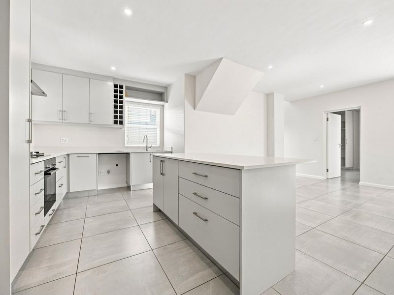 Move-In Ready / Packed with All the Bells and Whistles | 3-Bedroom Paarl Estate House - Photo 5