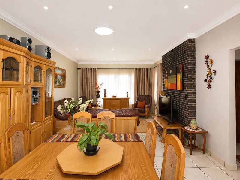 Versatile Family Home with Separate Cottage, Exceptional Parking and Multiple Living Zones - Photo 4