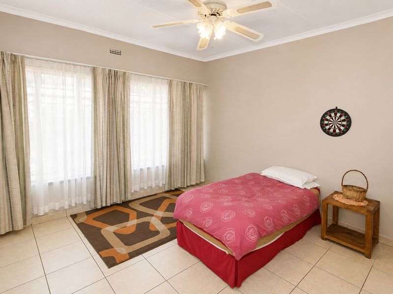 Versatile Family Home with Separate Cottage, Exceptional Parking and Multiple Living Zones - Photo 8