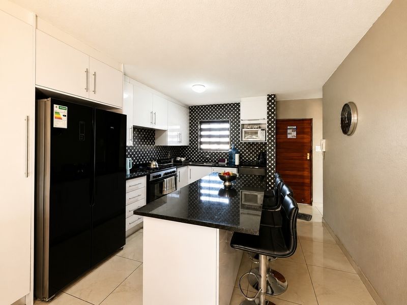 3 Bedroom Townhouse Made for Family Living - Photo 7