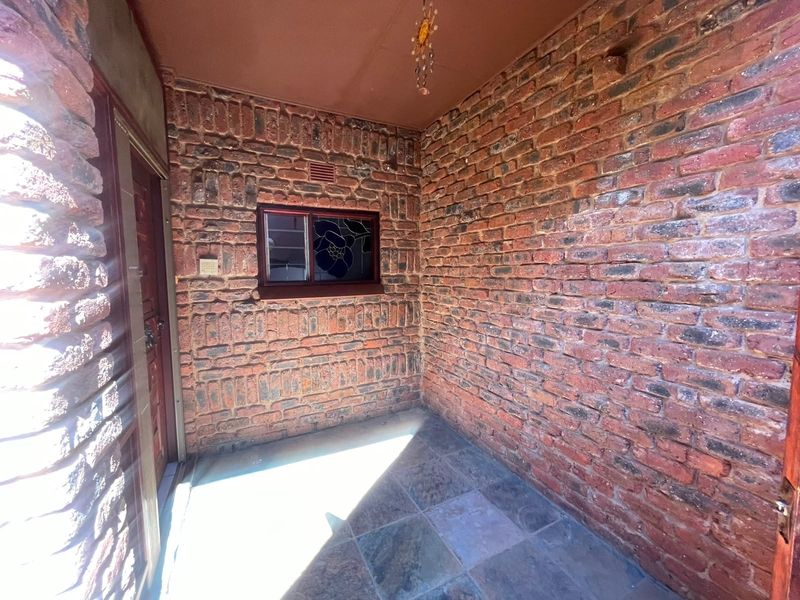 House For Sale in Colts Hill White River Mpumalanga - Photo 3