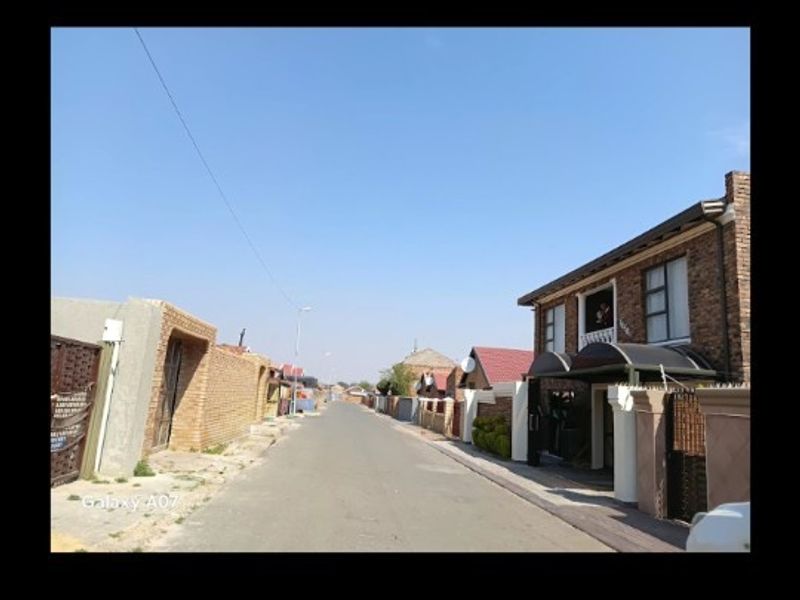 House sale in Pimville - Photo 4