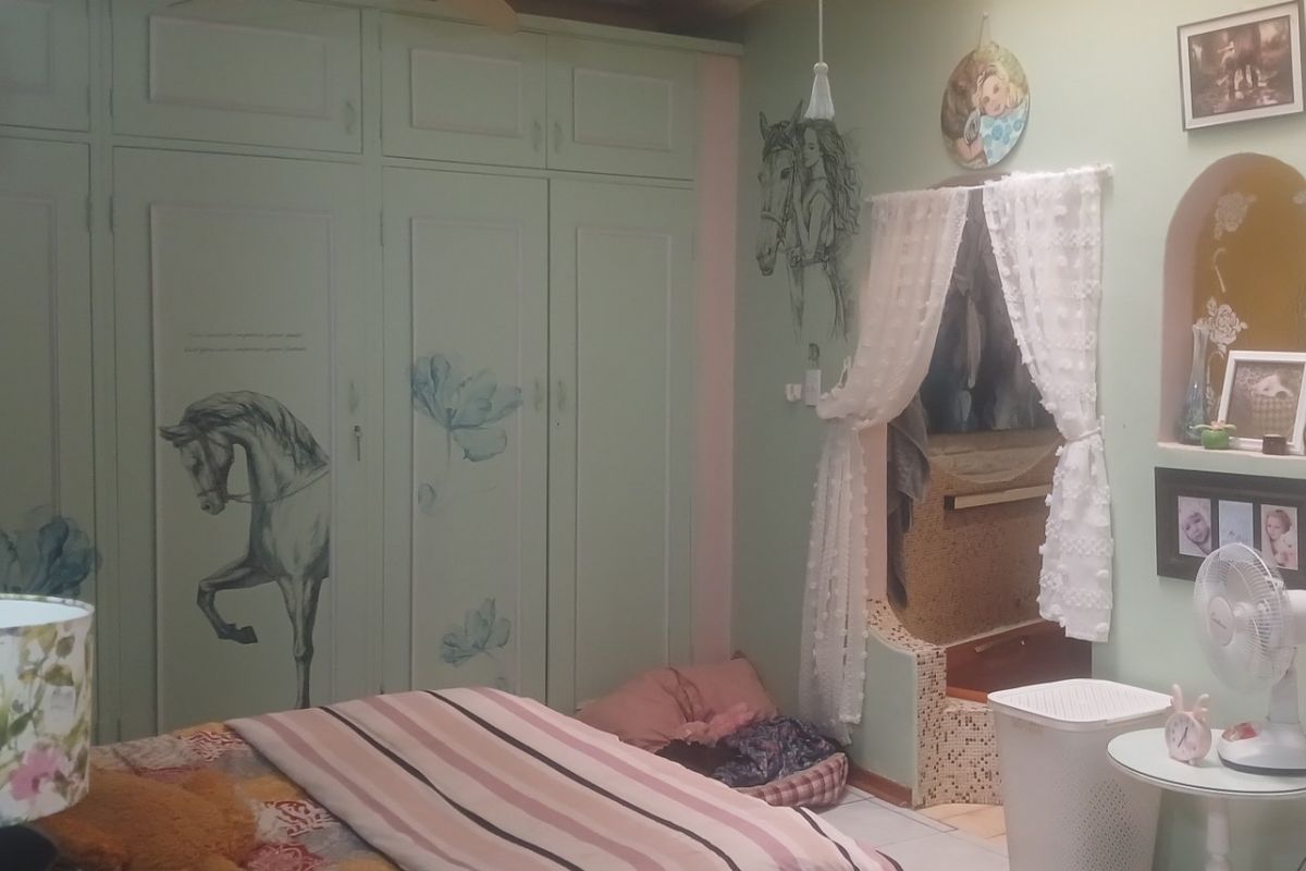 A bedroom featuring extensive built-in cabinetry and a decorative arched wall niche, offering functional storage and unique architectural character.