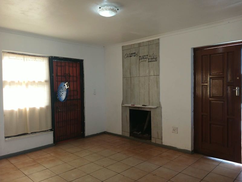 3 Bedroom Home For Sale in Hillcrest Heights, Blue Downs - Photo 5
