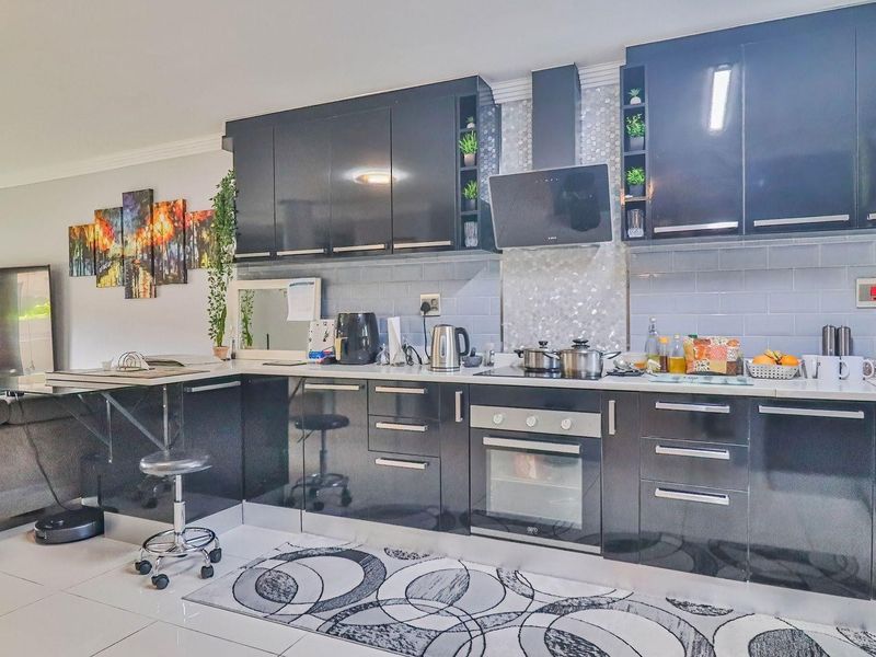 Townhouse For Sale in Morningside, Durban, KwaZulu Natal - Photo 6