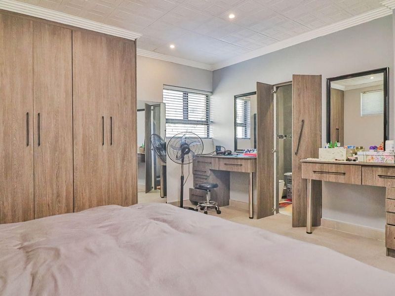 Townhouse For Sale in Morningside, Durban, KwaZulu Natal - Photo 8