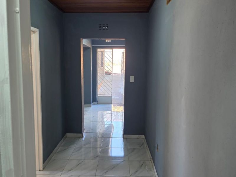 House To Rent in Bramley Manor, Johannesburg - Photo 2
