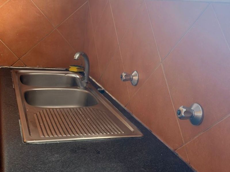 Apartment For Sale in Parkhill Gardens, Germiston - Photo 9