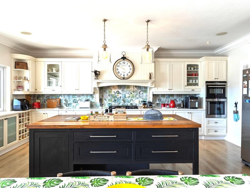 Spacious 4 bedroom Waterfront Home on Thesen Island - Photo 9