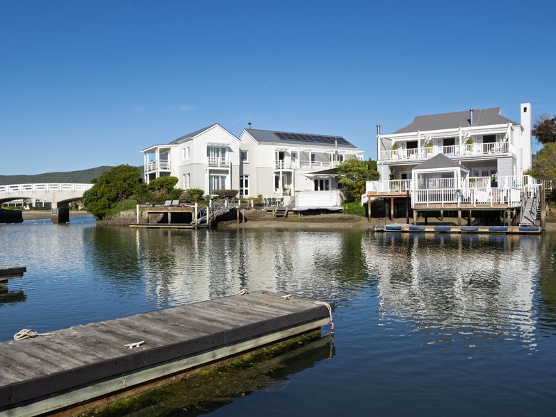 Spacious 4 bedroom Waterfront Home on Thesen Island - Photo 3