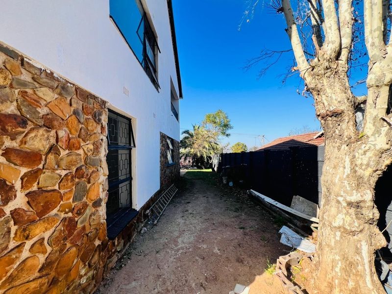House For Sale in Kibler Park, Johannesburg - Photo 3