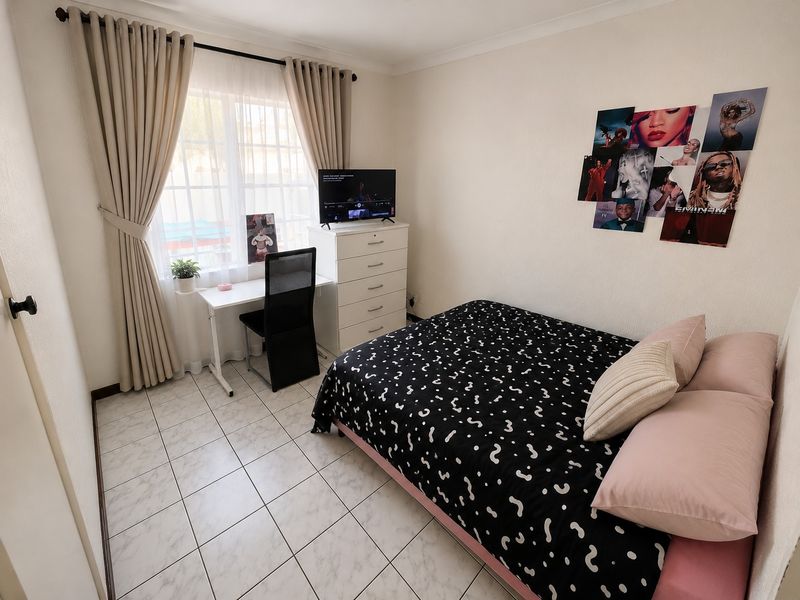 Apartment For Sale in Corlett Gardens, Johannesburg - Photo 10