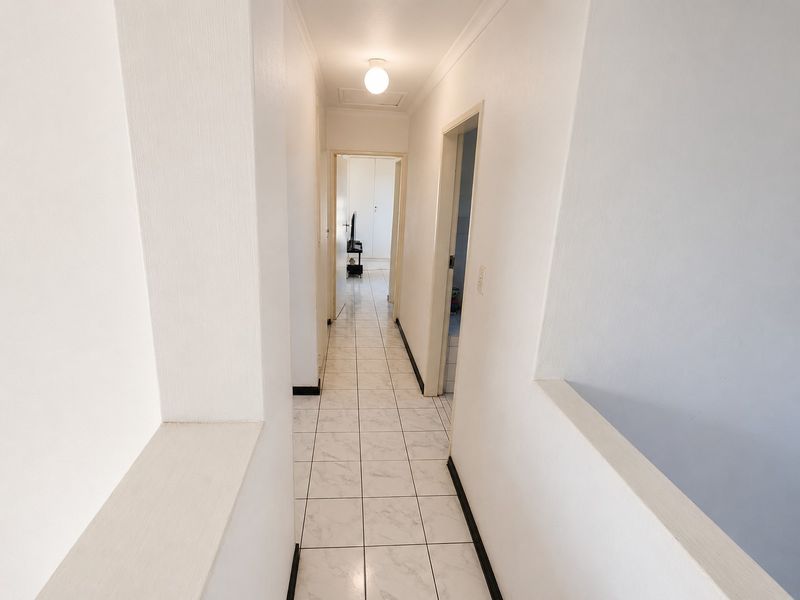 Apartment For Sale in Corlett Gardens, Johannesburg - Photo 9