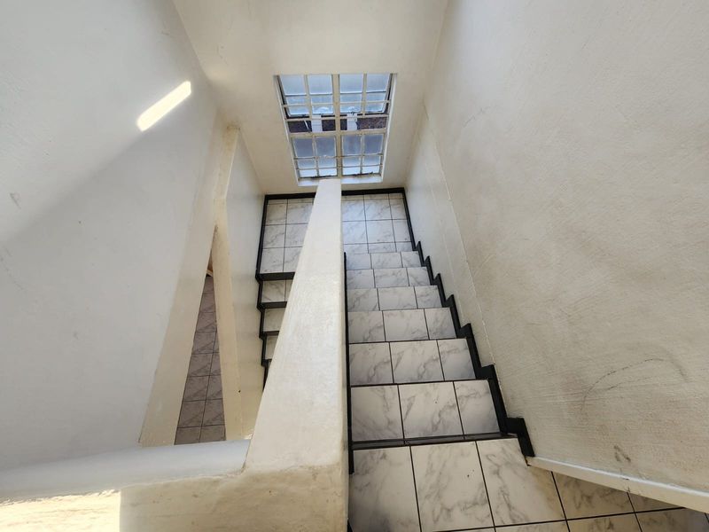 Apartment For Sale in Corlett Gardens, Johannesburg - Photo 8