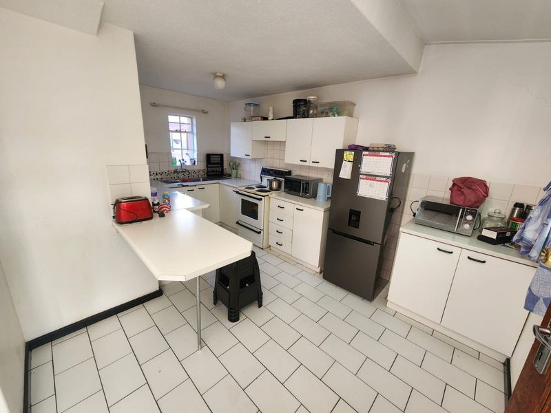 Apartment For Sale in Corlett Gardens, Johannesburg - Photo 6