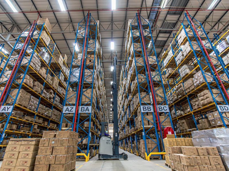 Spacious industrial warehouse facility featuring high-density steel racking systems, concrete flooring, and high-bay lighting, optimized for large-scale storage and logistics operations.