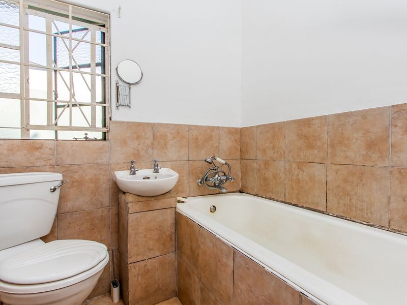 House For Sale in Greymont, Johannesburg - Photo 5